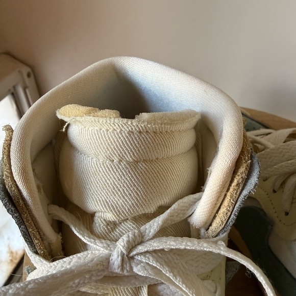 Nike Air Jordan 1 High Top in Cream & Seafoam Green - Picture 5 of 7